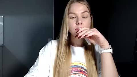 happy_fox_ online show from October 15, 10:10 pm