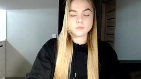 happy_fox_ online show from January 20, 5:27 pm