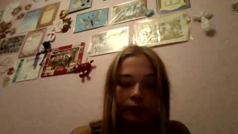 happyemily  online show from October 25, 7:03 pm