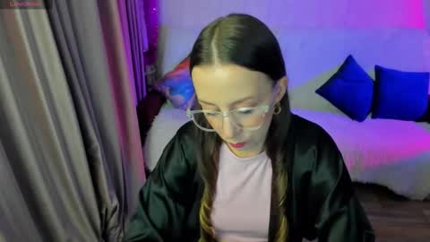 Stephanie online show from November 17, 6:10 pm