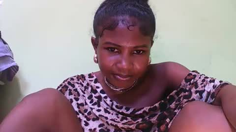 hasleyinah online show from April 1, 1:41 pm