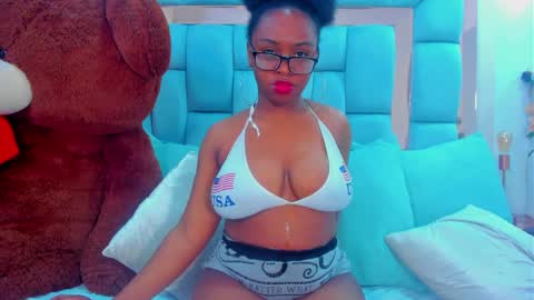 hazel_lanee online show from March 29, 5:20 am