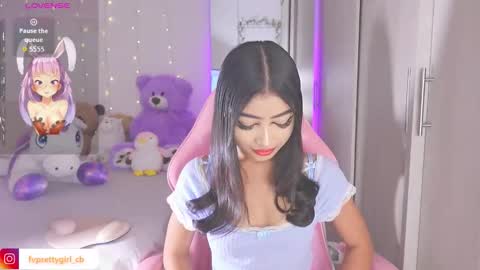 Snapshot of hazelbabee_ chatting on October 20, 6:29 am Lynn online show from October 20, 6:29 am