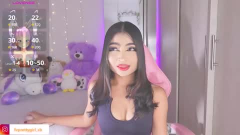 Snapshot of hazelbabee_ chatting on October 18, 7:23 am Lynn online show from October 18, 7:23 am