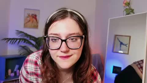 hazelnuttz online show from July 29, 7:30 am