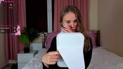 hazeltrue online show from September 29, 3:22 pm