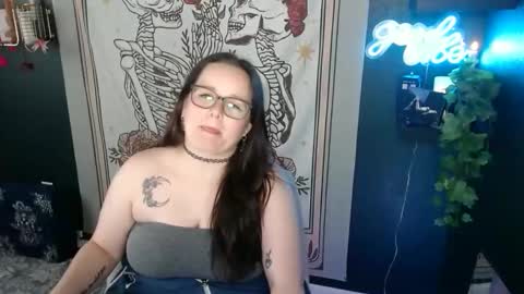 HazeyViolet333 online show from April 14, 7:50 pm