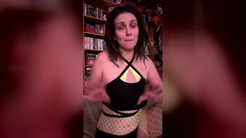 Mrs. Gypsy online show from December 17, 7:09 pm