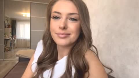 Snapshot of heart_petal chatting on October 7, 8:32 am Mona online show from October 7, 8:32 am