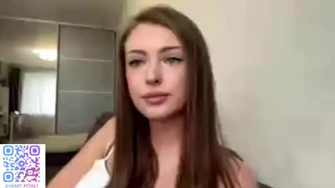 Snapshot of heart_petal chatting on October 16, 10:37 am Mona online show from October 16, 10:37 am