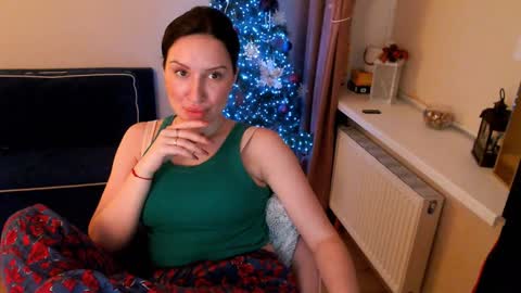 Snapshot of heaven_chloe chatting on January 27, 8:28 pm Heaven girl online show from January 27, 8:28 pm