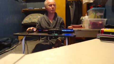 Snapshot of hedonista67 chatting on December 31, 4:14 pm hedonista67 online show from December 31, 4:14 pm