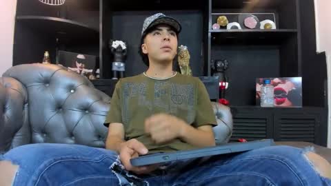 heellboy_ online show from November 12, 2:25 am