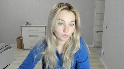 Snapshot of helen_angel_girl chatting on January 9, 2:51 pm Helen sven online show from January 9, 2:51 pm