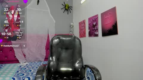 Snapshot of helen_russoo chatting on October 22, 6:53 pm Helen online show from October 22, 6:53 pm