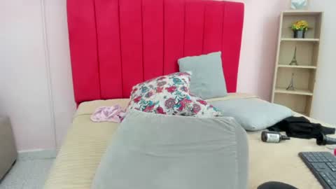 helena_hillss online show from June 13, 5:34 pm