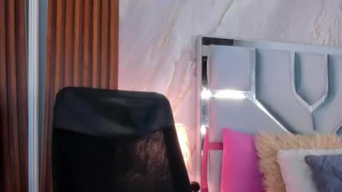 Helena Santos  online show from June 29, 10:37 am