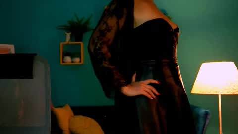 helenbeler online show from September 12, 1:35 pm