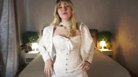 Bella online show from April 15, 11:24 am