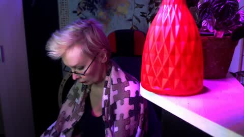 Helga online show from April 4, 6:59 pm