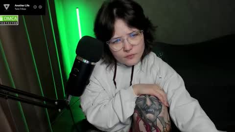 Red online show from October 5, 6:59 pm