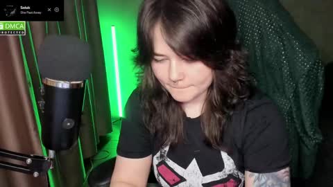 Red online show from May 4, 7:09 pm