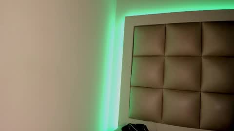 hellen__smith_ online show from February 15, 7:51 am