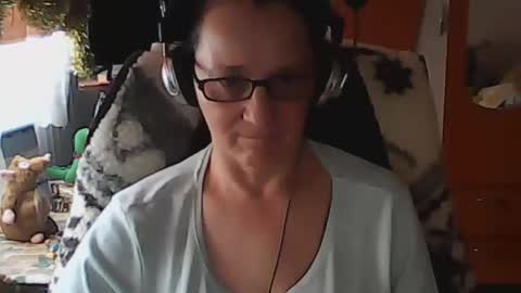 hellenmarie online show from December 21, 11:33 am