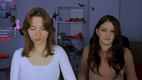 Snapshot of helli_belli chatting on October 19, 7:29 pm Helli online show from October 19, 7:29 pm