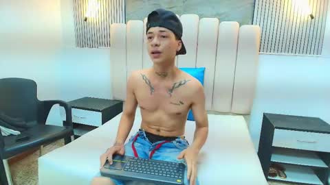 Henry online show from February 25, 9:18 pm