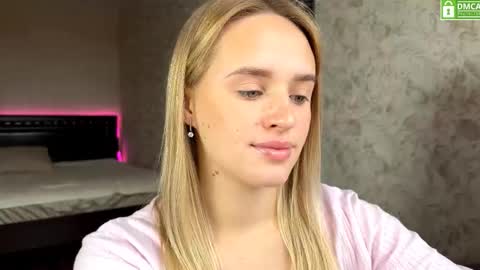 Snapshot of hermiladziekan chatting on October 22, 8:28 am Sylvia online show from October 22, 8:28 am