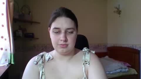 hess_luna_ online show from March 17, 10:09 am