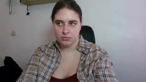 hess_luna_ online show from October 9, 9:26 am