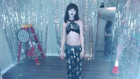 salem online show from February 1, 1:35 am