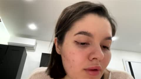 Laura online show from February 25, 7:06 pm