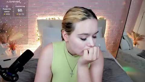 Amazing Mary  online show from September 16, 9:12 am