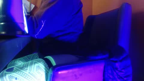 high__five online show from December 19, 6:42 am