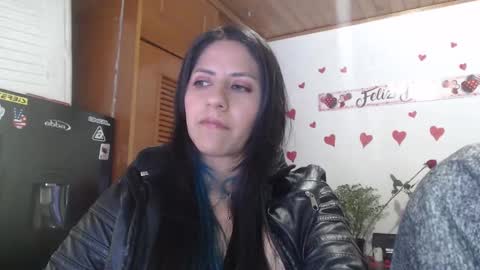 hilaril18 online show from February 15, 5:19 am