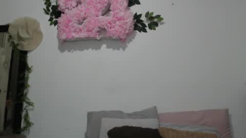 hilary_rhodes online show from December 23, 3:13 am