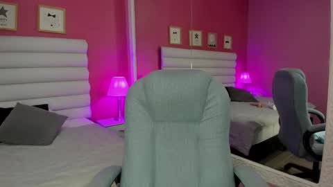 hilary_tailor online show from November 18, 11:02 am