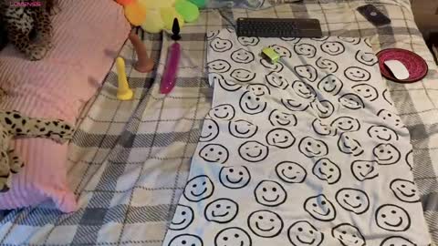 hippie_luver online show from May 4, 11:11 pm