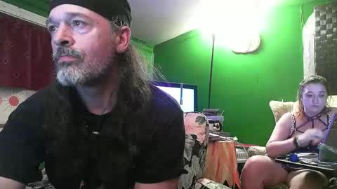 hippiedad333 online show from April 14, 1:20 am