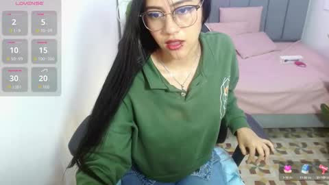 Snapshot of hisis_tay chatting on September 28, 12:14 pm  hisis  online show from September 28, 12:14 pm