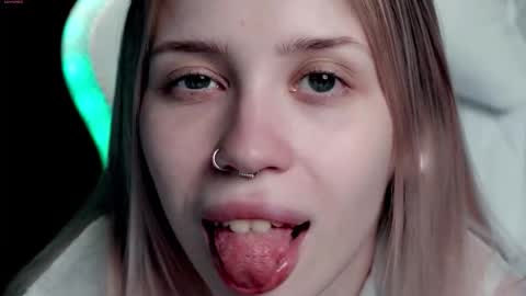 Holly online show from November 25, 6:39 pm