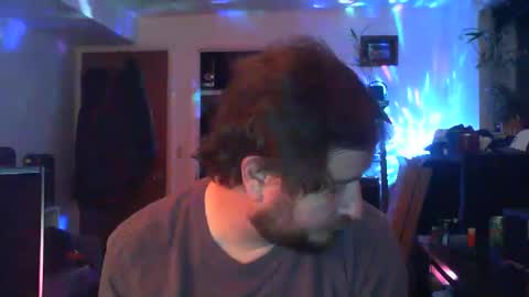 hobbes80 online show from December 2, 4:02 am