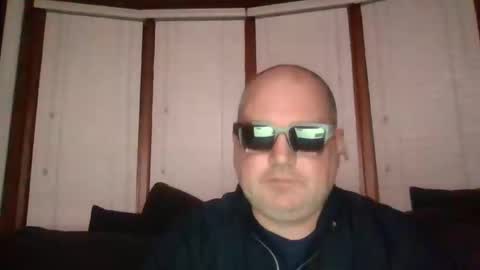 holden_minutz online show from December 3, 8:48 am