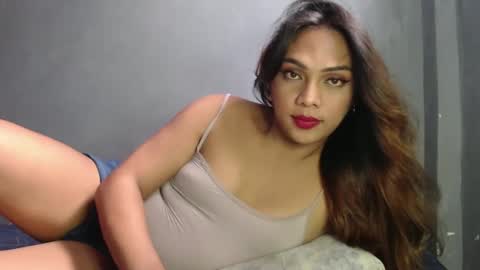 holliescarlet online show from December 7, 6:48 am