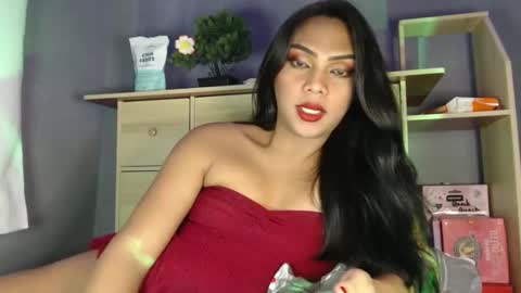 holliescarlet online show from January 31, 9:16 pm