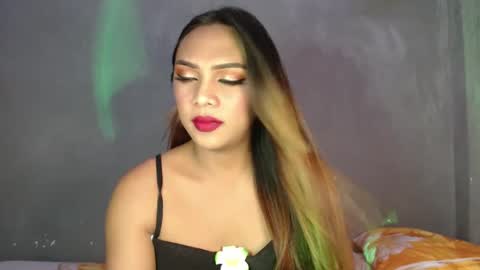 holliescarlet online show from December 10, 2:06 pm