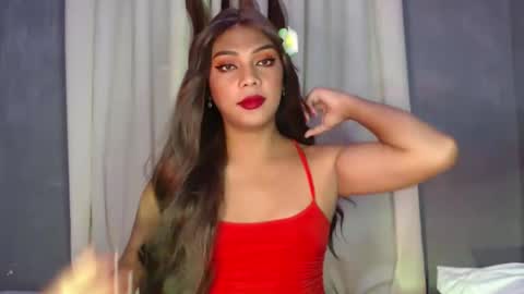 holliescarlet online show from December 9, 12:45 am